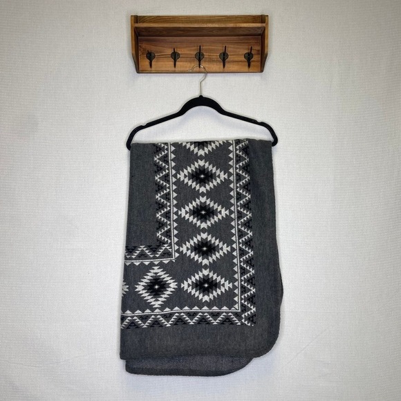 Camari | Wool Blend Aztec Grey Throw‎ Blanket - Picture 1 of 4